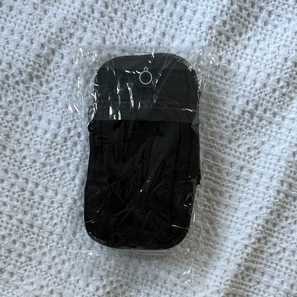 NWOT! Black Arm Pouch with Zipper - Picture 7 of 7